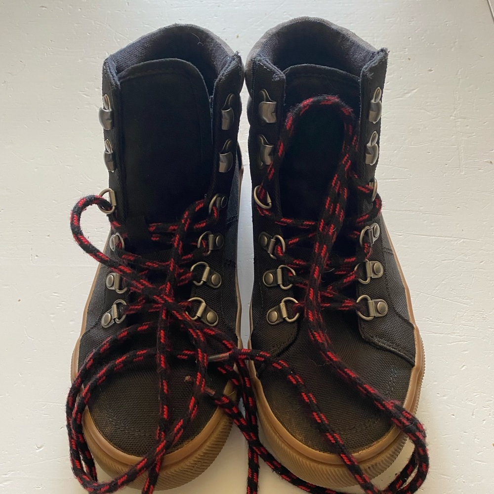Boys hiking style boots